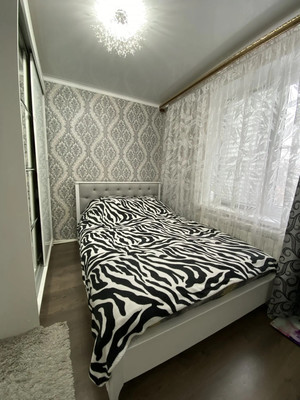 Продам трехкомнатную (3-комн.) квартиру, Ленинградская ул, 123а, Старая Станица ст-ца