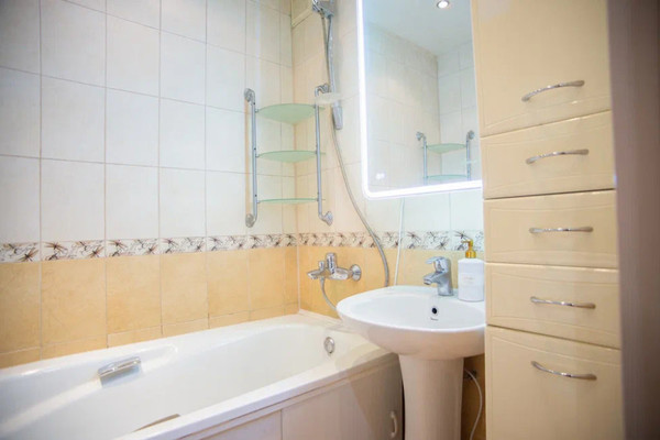 Продам двухкомнатную (2-комн.) квартиру, Ледокольный проезд, 9, Мурманск г