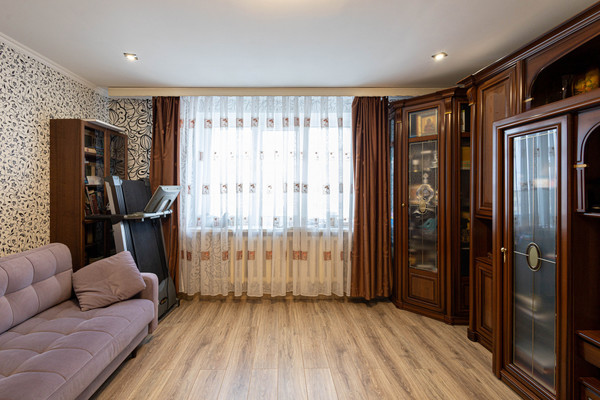 Продам трехкомнатную (3-комн.) квартиру, Энгельса ул, 12, Ханты-Мансийск г