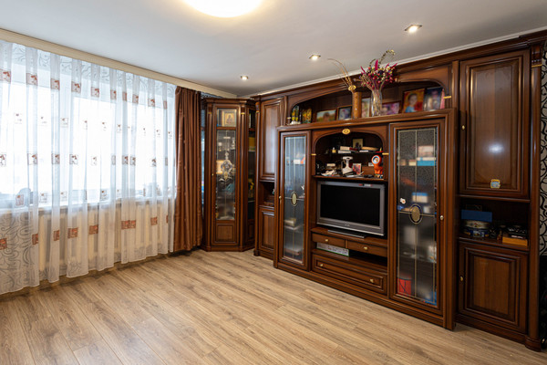 Продам трехкомнатную (3-комн.) квартиру, Энгельса ул, 12, Ханты-Мансийск г