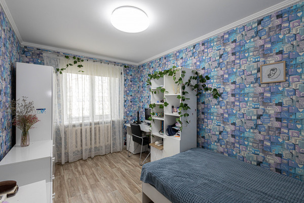 Продам трехкомнатную (3-комн.) квартиру, Энгельса ул, 12, Ханты-Мансийск г