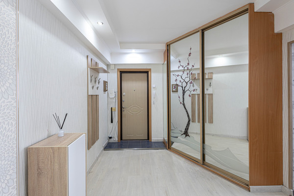 Продам трехкомнатную (3-комн.) квартиру, Энгельса ул, 12, Ханты-Мансийск г