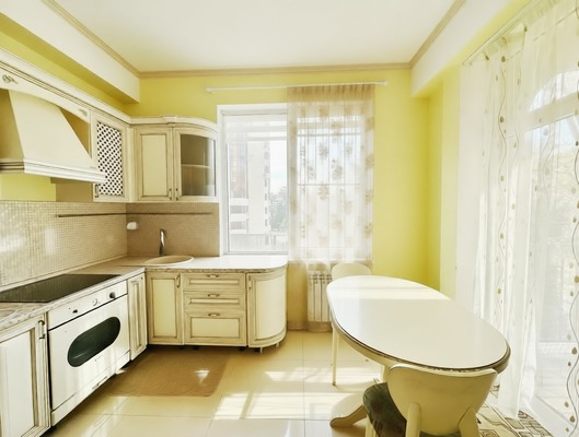 Продам двухкомнатную (2-комн.) квартиру, Цюрупы (Центральный р-н) ул, 4Б, Сочи г