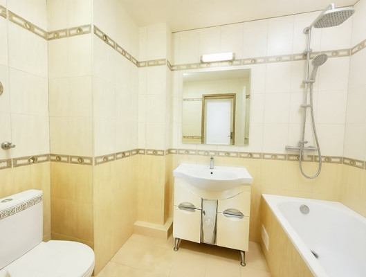 Продам двухкомнатную (2-комн.) квартиру, Цюрупы (Центральный р-н) ул, 4Б, Сочи г