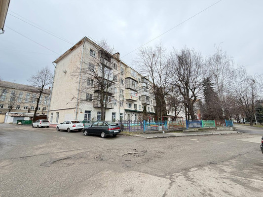 Продам трехкомнатную (3-комн.) квартиру, Ленина пр-кт, 73, Нальчик г
