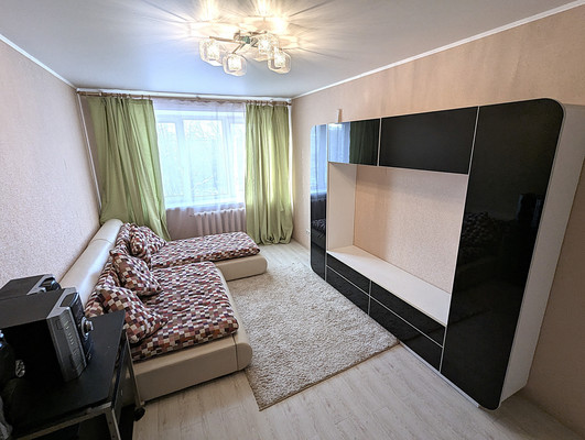 Продам двухкомнатную (2-комн.) квартиру, 50 лет Октября (Климовск мкр.) пр-кт, 19А, Подольск г