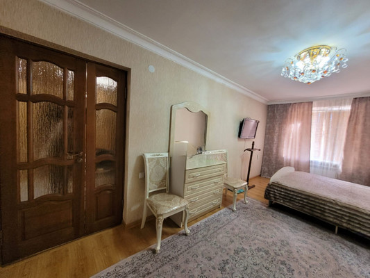 Продам трехкомнатную (3-комн.) квартиру, имени Гагарина Юрия Алексеевича ул, 10, Баксан г