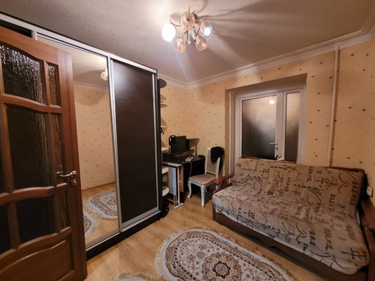 Продам трехкомнатную (3-комн.) квартиру, имени Гагарина Юрия Алексеевича ул, 10, Баксан г