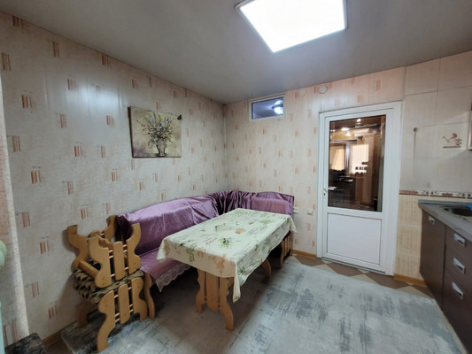 Продам трехкомнатную (3-комн.) квартиру, имени Гагарина Юрия Алексеевича ул, 10, Баксан г