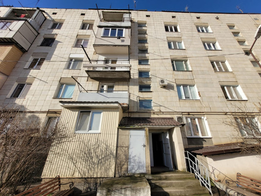 Продам трехкомнатную (3-комн.) квартиру, имени Гагарина Юрия Алексеевича ул, 10, Баксан г