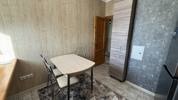 Сдам двухкомнатную (2-комн.) квартиру, Батурина ул, 91к84, Симферополь г