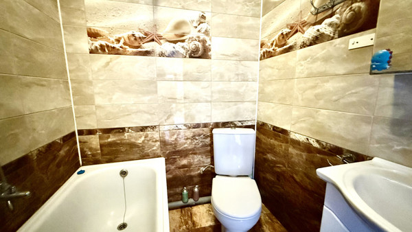 Сдам двухкомнатную (2-комн.) квартиру, Батурина ул, 91к84, Симферополь г