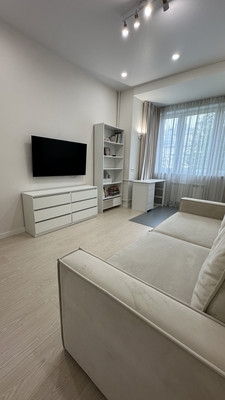 Продам трехкомнатную (3-комн.) квартиру, Усачёва ул, 29к7, Москва г