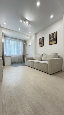 Продам трехкомнатную (3-комн.) квартиру, Усачёва ул, 29к7, Москва г