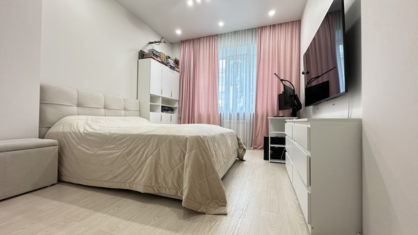 Продам трехкомнатную (3-комн.) квартиру, Усачёва ул, 29к7, Москва г