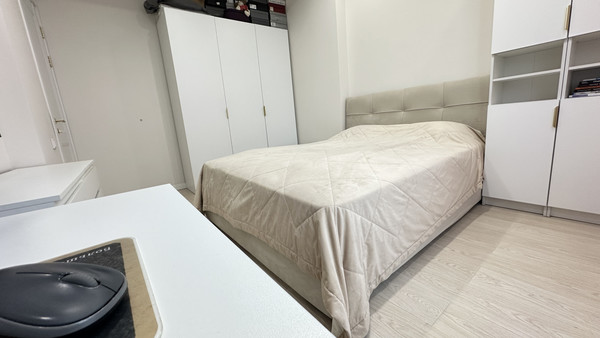 Продам трехкомнатную (3-комн.) квартиру, Усачёва ул, 29к7, Москва г