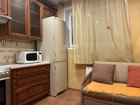 Продам двухкомнатную (2-комн.) квартиру, Домодедовская ул, 38к1, Москва г