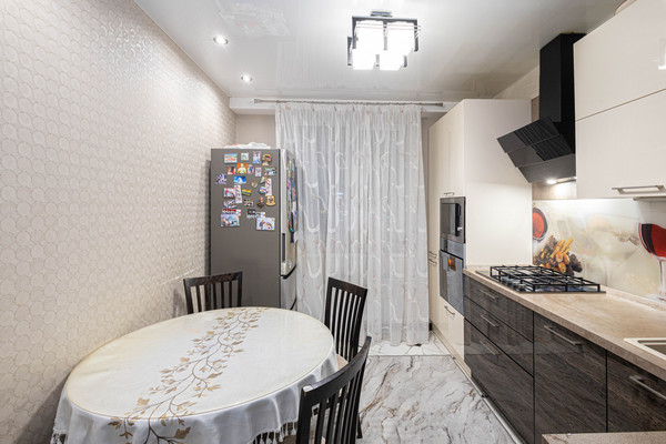 Продам двухкомнатную (2-комн.) квартиру, Самаровская ул, 1, Ханты-Мансийск г