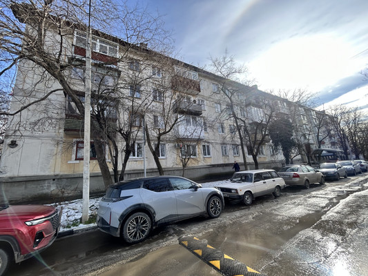 Продам двухкомнатную (2-комн.) квартиру, Студенческая ул, 14, Симферополь г