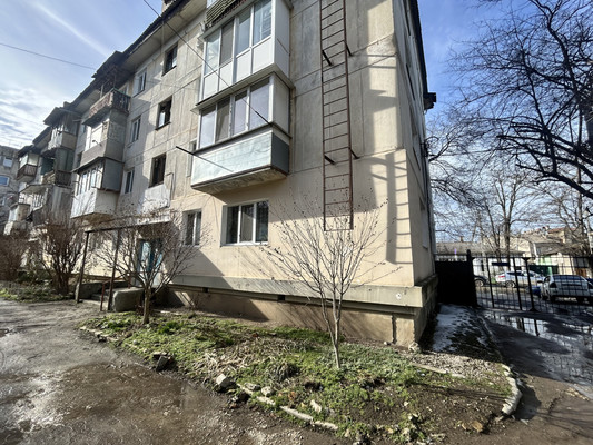 Продам двухкомнатную (2-комн.) квартиру, Студенческая ул, 14, Симферополь г