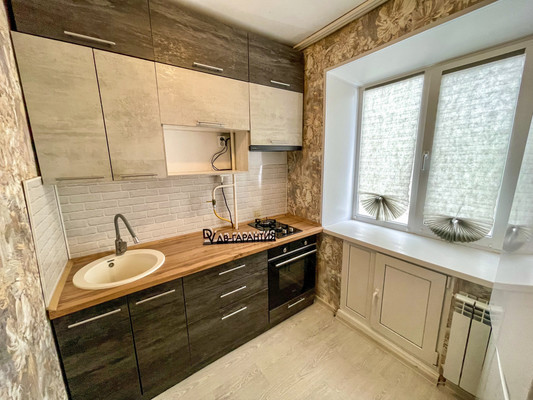 Продам двухкомнатную (2-комн.) квартиру, 2-й Микрорайон ул, 23, Эльбан рп