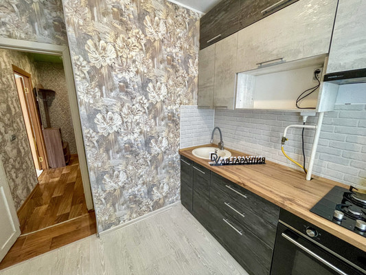 Продам двухкомнатную (2-комн.) квартиру, 2-й Микрорайон ул, 23, Эльбан рп