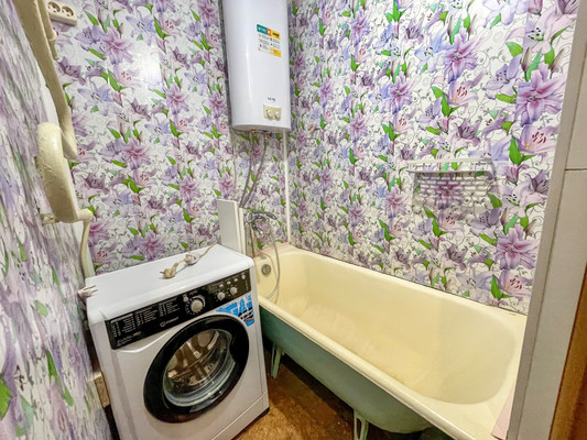 Продам двухкомнатную (2-комн.) квартиру, 2-й Микрорайон ул, 23, Эльбан рп