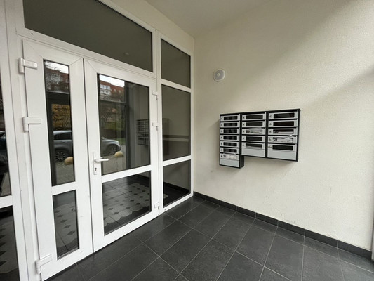 Продам двухкомнатную (2-комн.) квартиру, Куйбышева ул, 68а, Калининград г