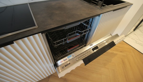 Продам трехкомнатную (3-комн.) квартиру, Волоколамское ш, 95к2, Москва г