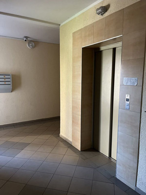 Продам однокомнатную (1-комн.) квартиру, Аэропортная ул, 1А, Калининград г