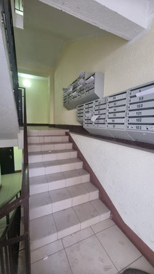 Продам однокомнатную (1-комн.) квартиру, Парижская ул, 5к3, Российский п