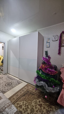 Продам однокомнатную (1-комн.) квартиру, Парижская ул, 5к3, Российский п