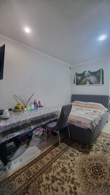 Продам однокомнатную (1-комн.) квартиру, Парижская ул, 5к3, Российский п