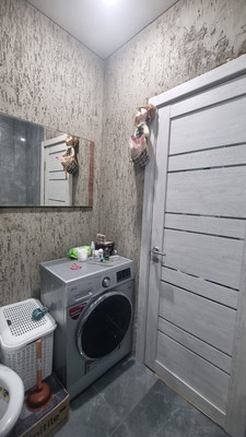 Продам однокомнатную (1-комн.) квартиру, Парижская ул, 5к3, Российский п