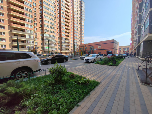 Продам трехкомнатную (3-комн.) квартиру, Тибетская ул, 1б, Ростов-на-Дону г