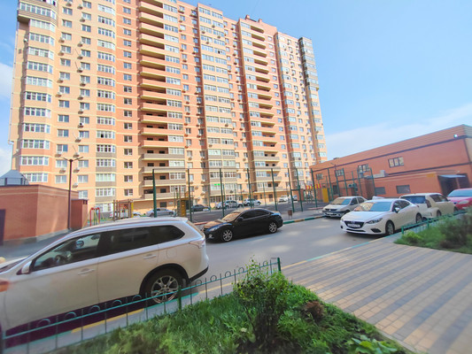 Продам трехкомнатную (3-комн.) квартиру, Тибетская ул, 1б, Ростов-на-Дону г