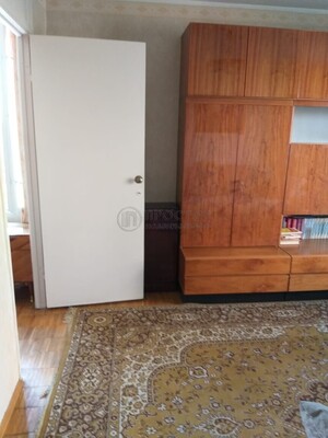 Продам двухкомнатную (2-комн.) квартиру, Изумрудная ул, 8, Москва г