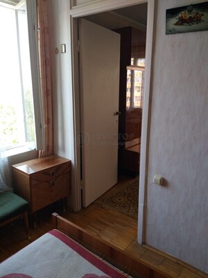 Продам двухкомнатную (2-комн.) квартиру, Изумрудная ул, 8, Москва г