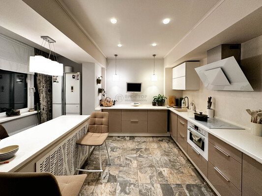 Продам трехкомнатную (3-комн.) квартиру, Павшинский б-р, 18, Красногорск г