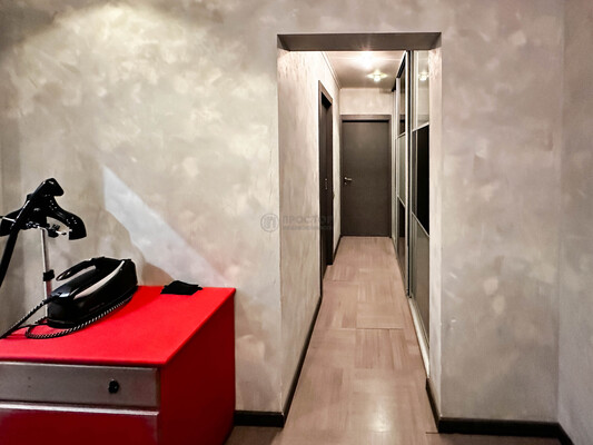 Продам трехкомнатную (3-комн.) квартиру, Павшинский б-р, 18, Красногорск г