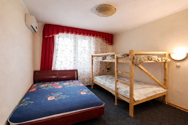 Продам трехкомнатную (3-комн.) квартиру, Октябрьская ул, 42, Москва г