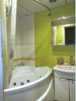 Продам трехкомнатную (3-комн.) квартиру, Октябрьская ул, 42, Москва г