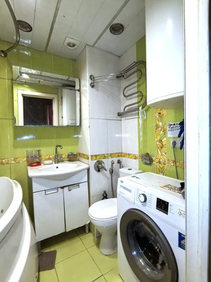 Продам трехкомнатную (3-комн.) квартиру, Октябрьская ул, 42, Москва г