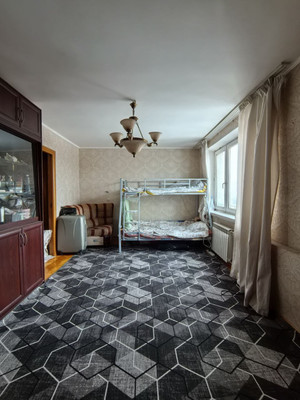 Продам трехкомнатную (3-комн.) квартиру, Октябрьская ул, 42, Москва г