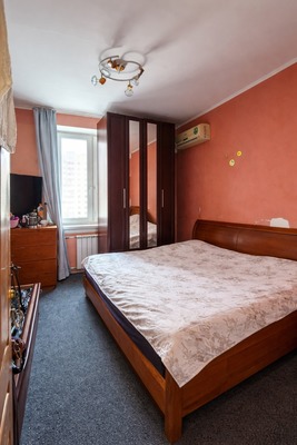 Продам трехкомнатную (3-комн.) квартиру, Октябрьская ул, 42, Москва г