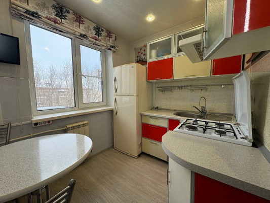 Продам двухкомнатную (2-комн.) квартиру, Комсомольская ул, 38, Комсомольск-на-Амуре г