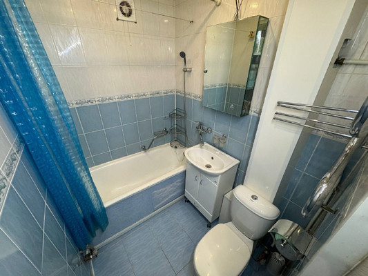 Продам двухкомнатную (2-комн.) квартиру, Комсомольская ул, 38, Комсомольск-на-Амуре г