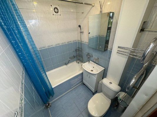 Продам двухкомнатную (2-комн.) квартиру, Комсомольская ул, 38, Комсомольск-на-Амуре г