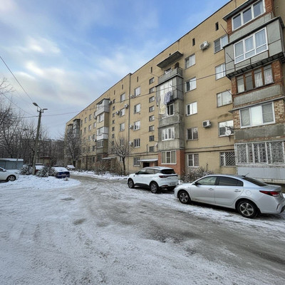 Продам трехкомнатную (3-комн.) квартиру, Тырныаузский проезд, 3, Нальчик г