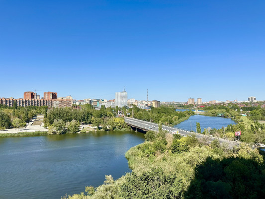 Продам двухкомнатную (2-комн.) квартиру, Космонавтов пр-кт, 1В, Ростов-на-Дону г